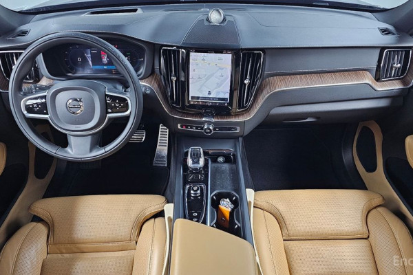 2022 Volvo XC60 с пробегом 40 647 км