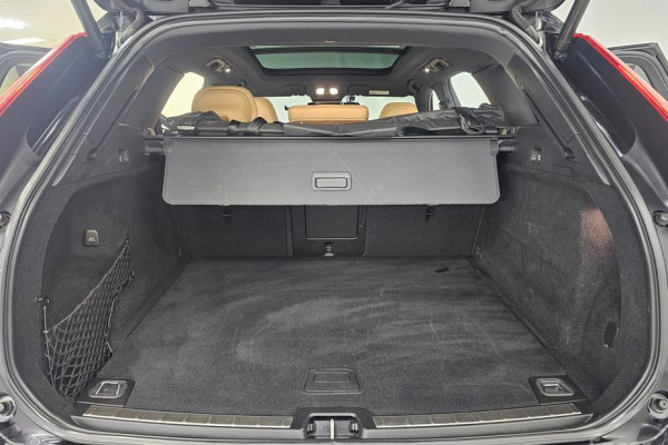 2022 Volvo XC60 с пробегом 64 089 км