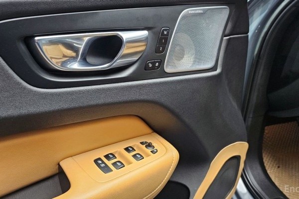 2022 Volvo XC60 с пробегом 39 057 км