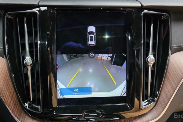 2023 Volvo XC60 с пробегом 40 339 км