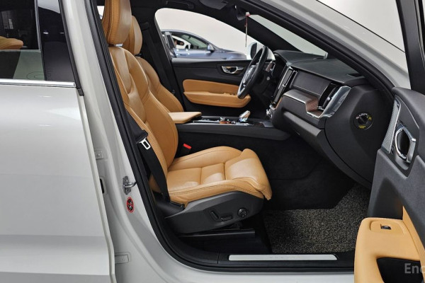 2021 Volvo XC60 с пробегом 58 299 км