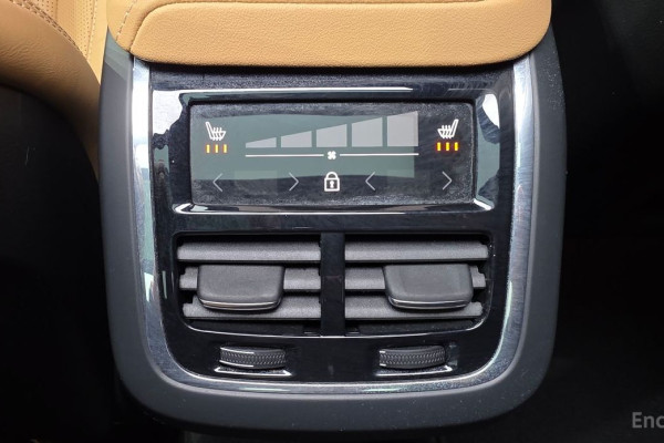 2023 Volvo XC60 с пробегом 40 339 км