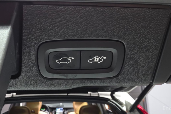 2023 Volvo XC60 с пробегом 40 339 км