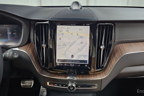 2022 Volvo XC60 с пробегом 40 647 км