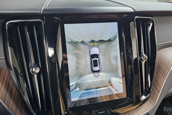 2022 Volvo XC60 с пробегом 40 647 км