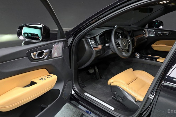 2022 Volvo XC60 с пробегом 22 458 км