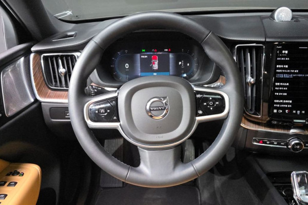 2022 Volvo XC60 с пробегом 22 458 км