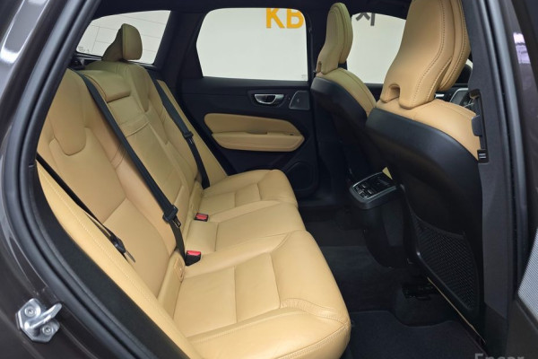 2021 Volvo XC60 с пробегом 45 143 км