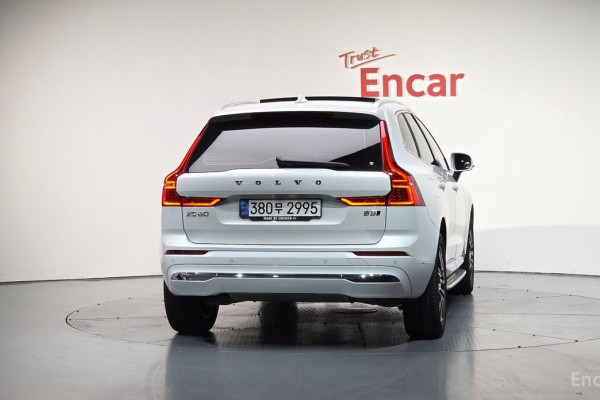 2022 Volvo XC60 с пробегом 45 810 км