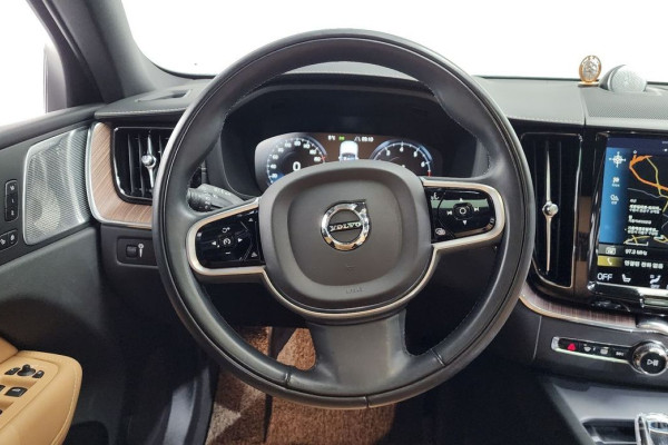 2021 Volvo XC60 с пробегом 51 582 км