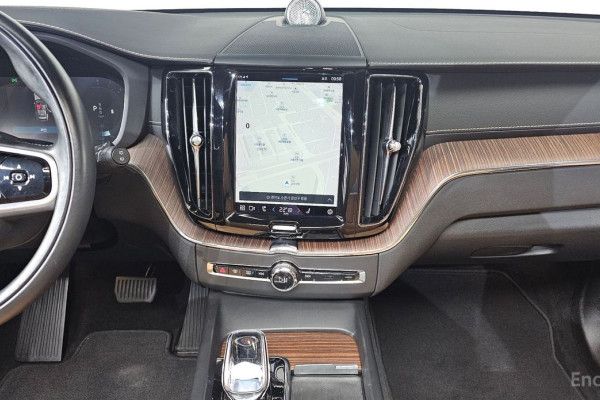 2021 Volvo XC60 с пробегом 83 471 км