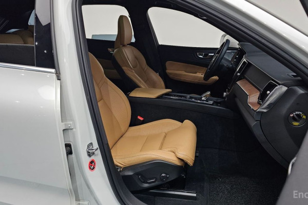 2021 Volvo XC60 с пробегом 48 895 км