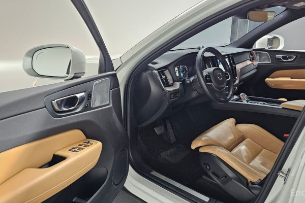 2021 Volvo XC60 с пробегом 48 895 км