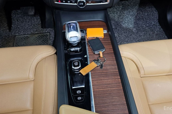 2023 Volvo XC60 с пробегом 61 169 км