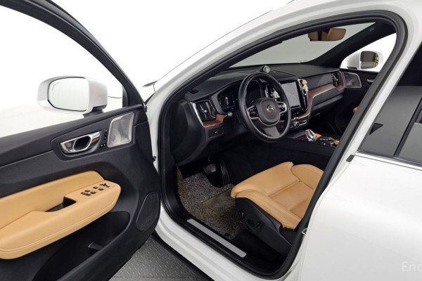 2023 Volvo XC60 с пробегом 61 169 км