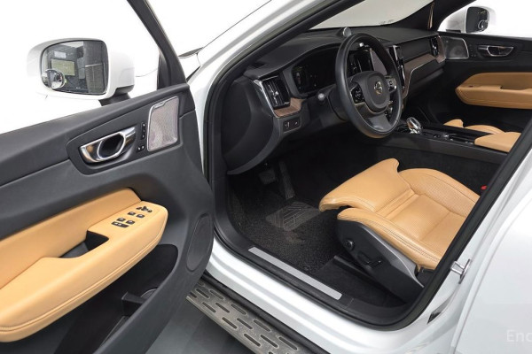 2022 Volvo XC60 с пробегом 45 810 км