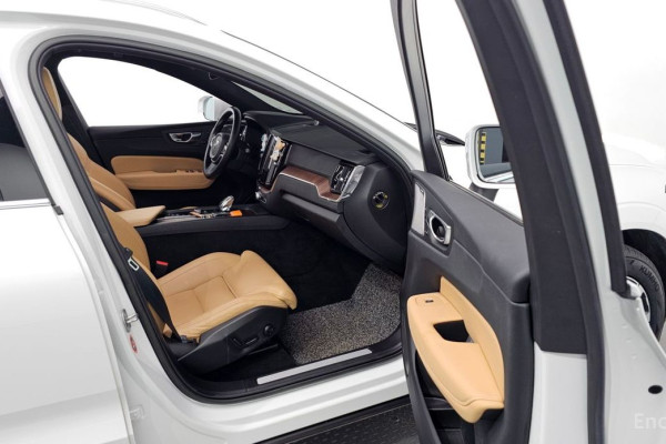 2023 Volvo XC60 с пробегом 61 169 км