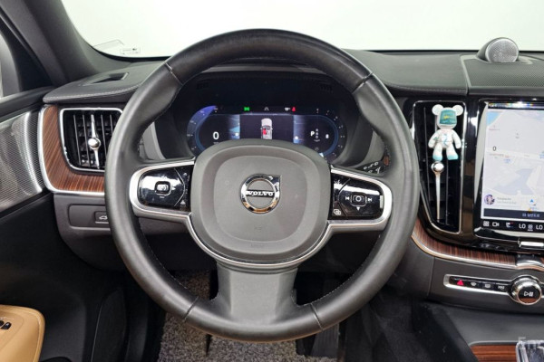 2023 Volvo XC60 с пробегом 61 169 км