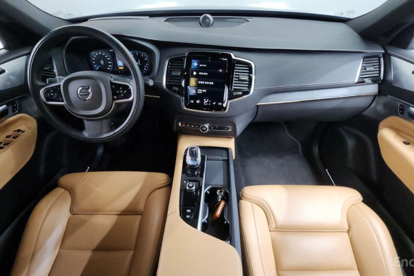 2022 Volvo XC90 с пробегом 126 083 км