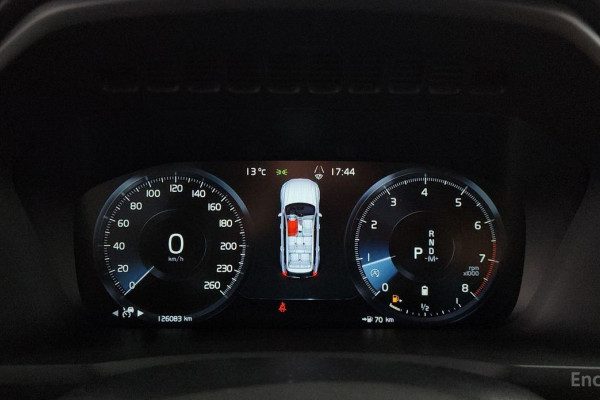 2022 Volvo XC90 с пробегом 126 083 км