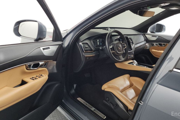 2022 Volvo XC90 с пробегом 126 083 км