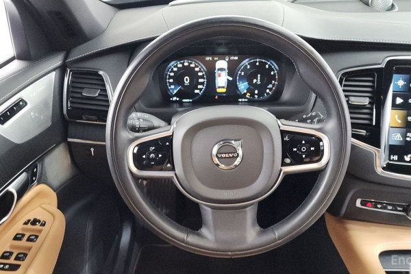 2022 Volvo XC90 с пробегом 126 083 км