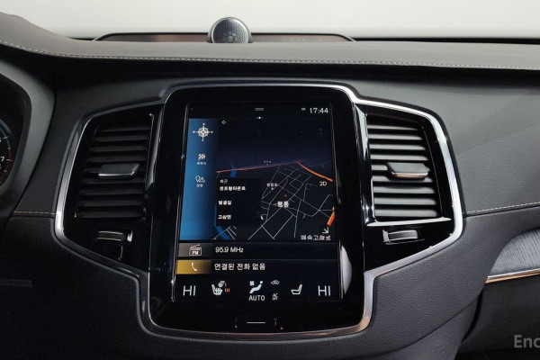 2022 Volvo XC90 с пробегом 126 083 км