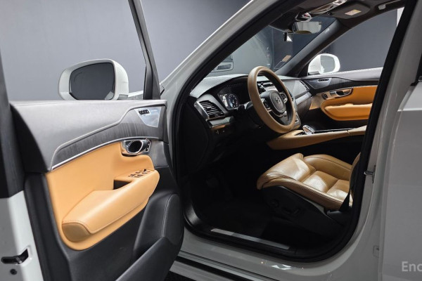 2022 Volvo XC90 с пробегом 36 076 км