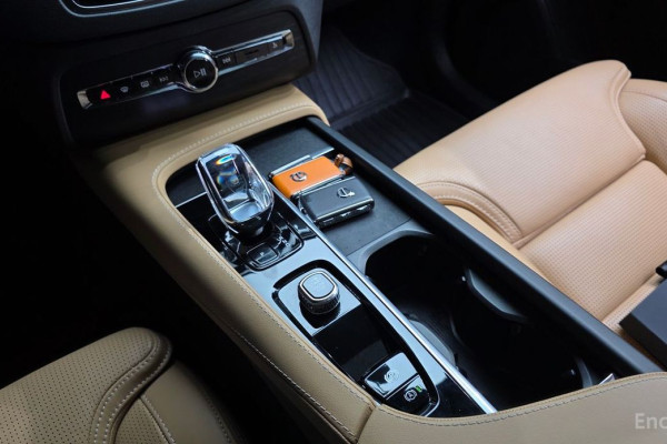 2023 Volvo XC90 с пробегом 14 376 км