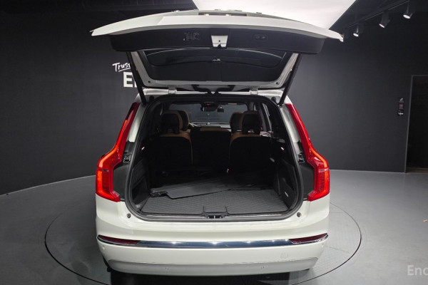 2022 Volvo XC90 с пробегом 36 076 км