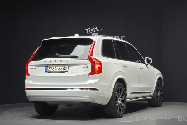 2022 Volvo XC90 с пробегом 43 691 км
