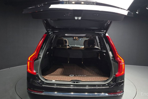 2023 Volvo XC90 с пробегом 14 376 км