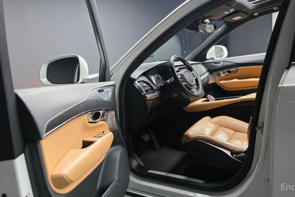 2021 Volvo XC90 с пробегом 25 874 км