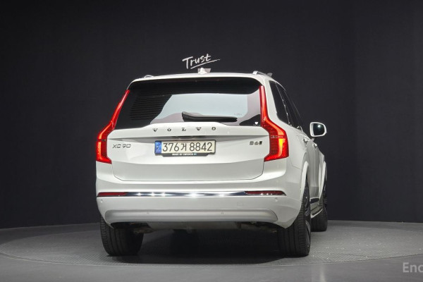 2022 Volvo XC90 с пробегом 43 691 км