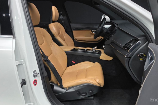 2021 Volvo XC90 с пробегом 25 874 км