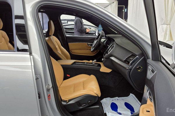 2023 Volvo XC90 с пробегом 84 824 км