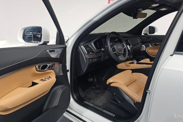 2022 Volvo XC90 с пробегом 15 835 км