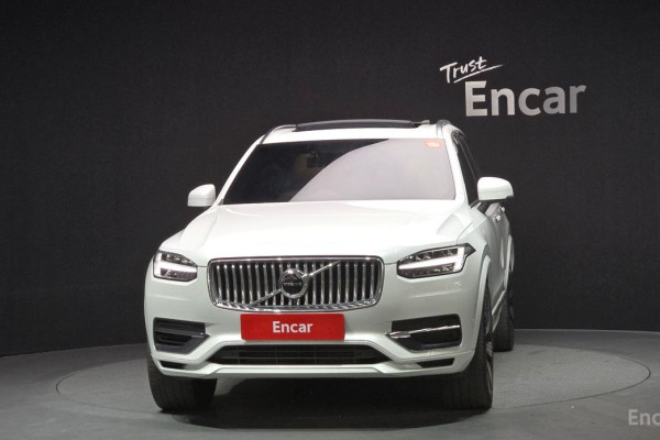 2022 Volvo XC90 с пробегом 41 979 км