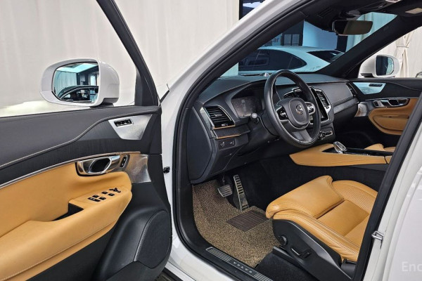 2022 Volvo XC90 с пробегом 43 691 км