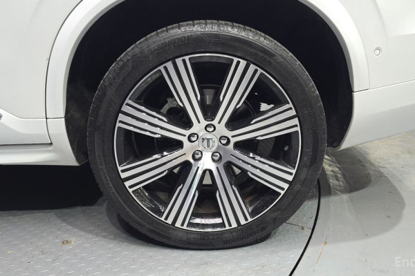 2022 Volvo XC90 с пробегом 41 979 км