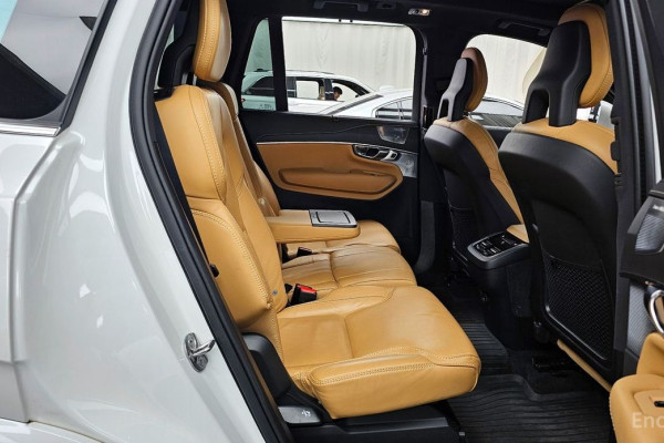 2022 Volvo XC90 с пробегом 43 691 км