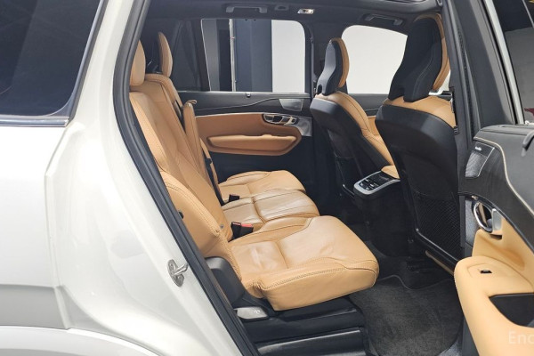 2022 Volvo XC90 с пробегом 15 835 км