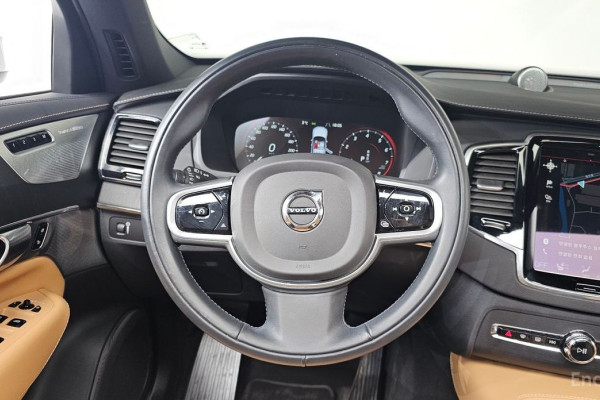 2022 Volvo XC90 с пробегом 15 835 км