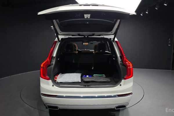 2021 Volvo XC90 с пробегом 25 874 км