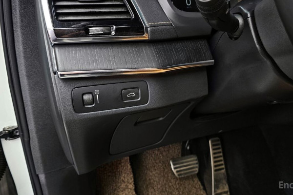 2022 Volvo XC90 с пробегом 43 691 км