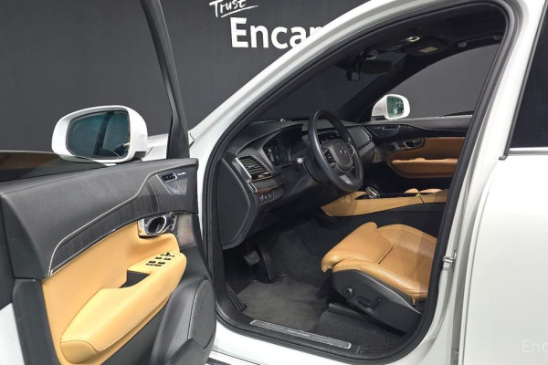 2022 Volvo XC90 с пробегом 41 979 км