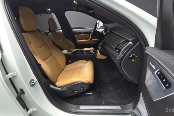 2022 Volvo XC90 с пробегом 41 979 км