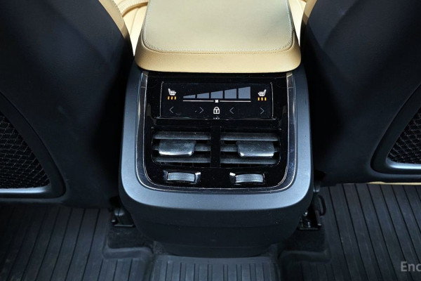 2022 Volvo XC90 с пробегом 43 691 км