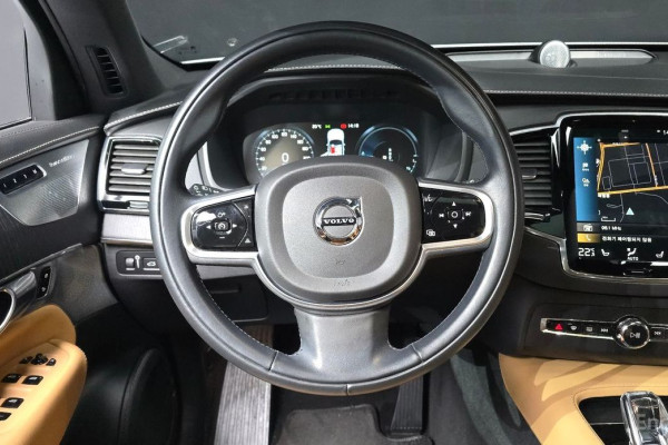 2022 Volvo XC90 с пробегом 41 979 км