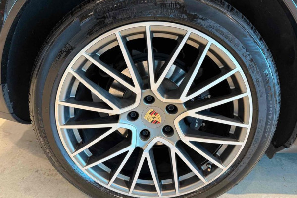 2023 Porsche Cayenne с пробегом 14 200 км